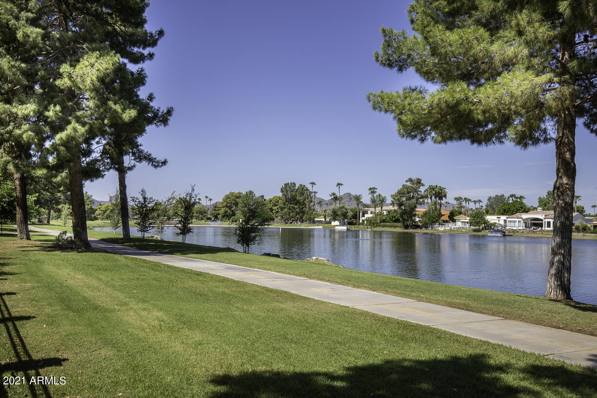 8270 North Hayden Road, Unit 2019 Scottsdale, AZ 85258 - Photo 39 of 39 a view of a lake with houses