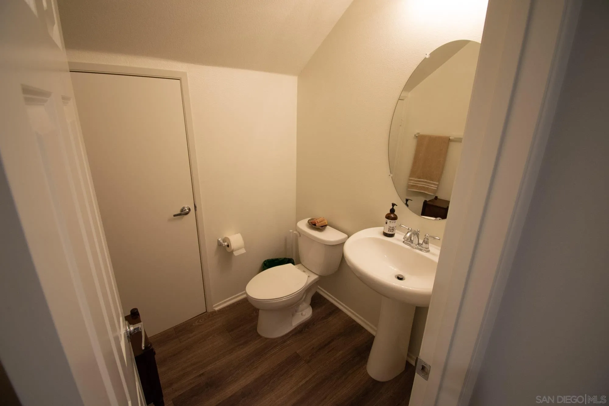 228 Oberlander Way Fallbrook, CA 92028 - Photo 4 of 23 a bathroom with a sink and a mirror