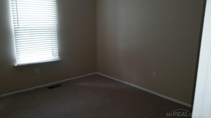 2933 Roundtree Drive Troy, MI 48083 - Photo 14 of 31 31268783-13.JPG
