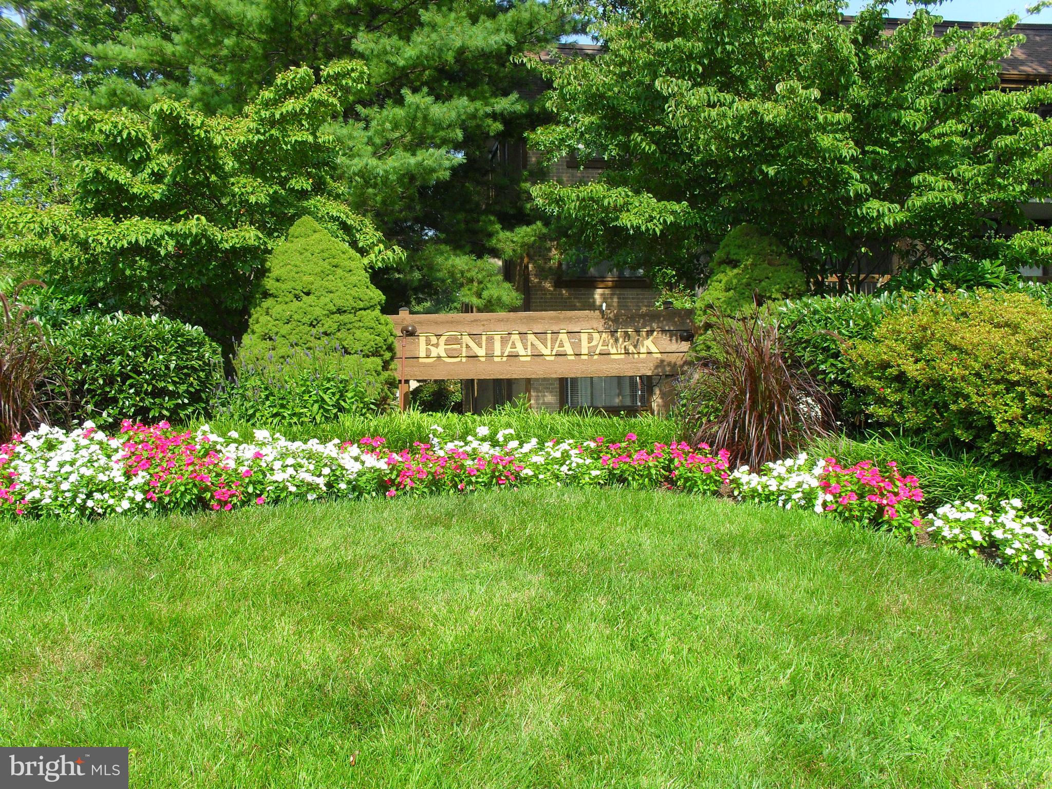 1659 Parkcrest Circle, Unit C Reston, VA 20190 - Photo 28 of 31 a view of a garden and flowers