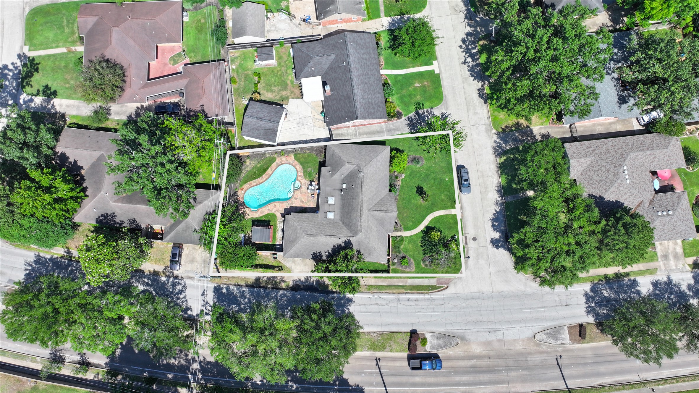 7222 Hartland Street Houston, TX 77055 - Photo 28 of 46 an aerial view of multiple houses with a yard