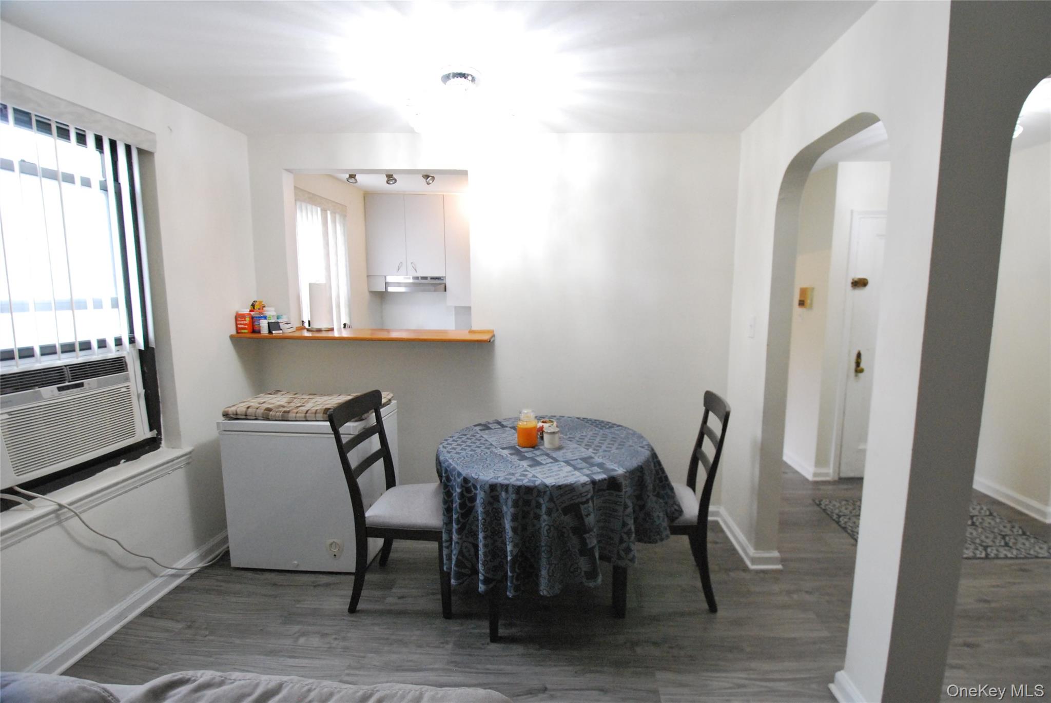 106 Richbell Road, Unit B2 Mamaroneck, NY 10543 - Photo 3 of 16 a dining room with furniture and window