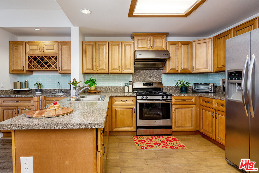 11 South 3rd Street, Unit 502 Alhambra, CA 91801 - Photo 2 of 33