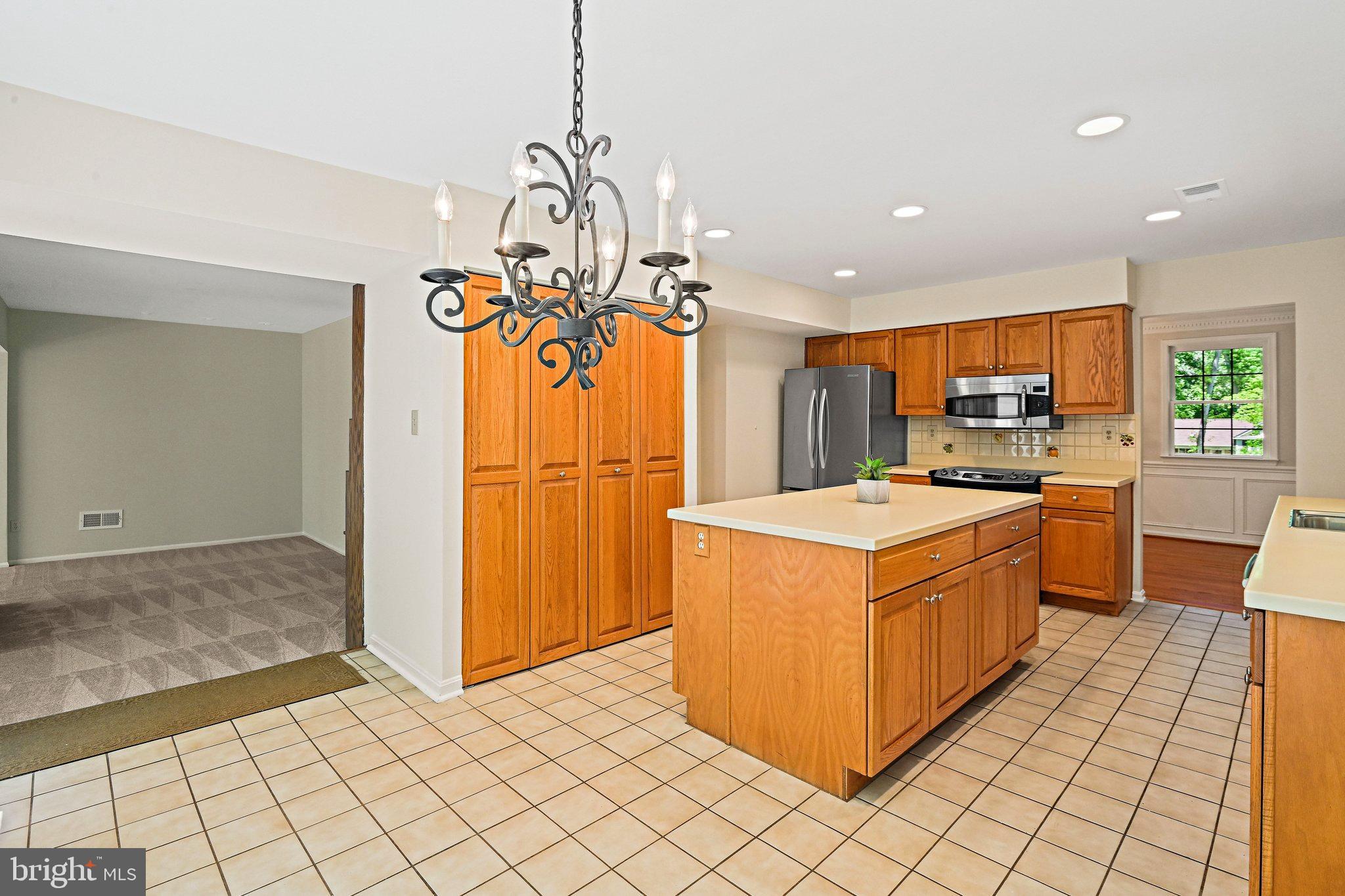 11311 Handlebar Road Reston, VA 20191 - Photo 32 of 78 Kitchen to Family Rm