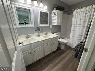 43518 Laidlow Street Chantilly, VA 20152 - Photo 10 of 14 Modern bathroom with dual sinks.