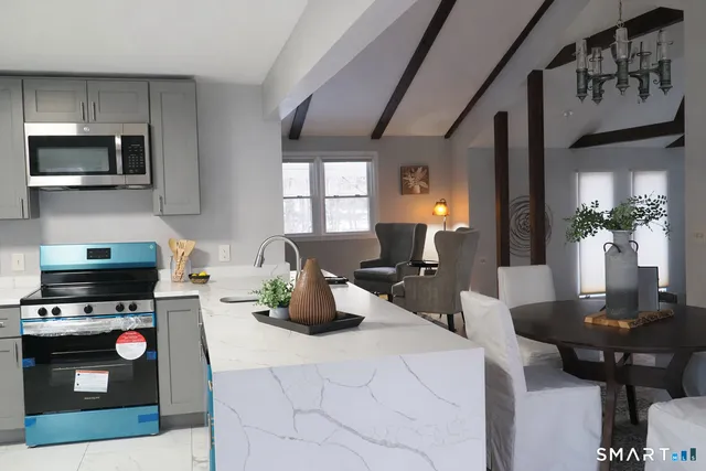 $635,000 | 10 Winterberry Circle, Westbrook, CT 06498