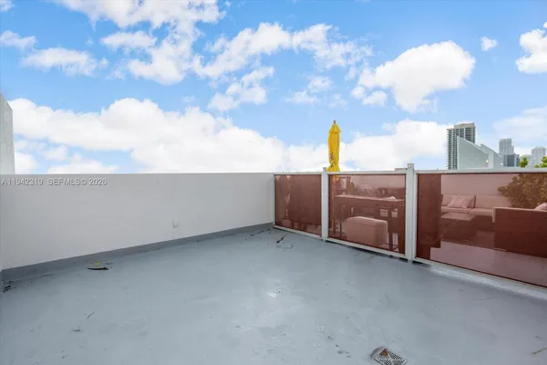 $3,300 | 7744 Collins Avenue, Unit 17, Miami Beach, FL 33141