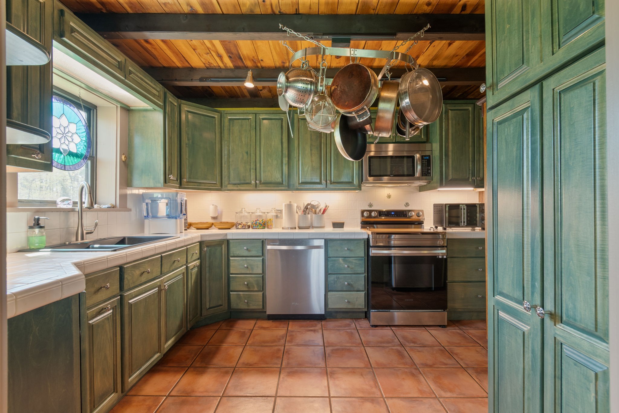 5609 Bending Chestnut Road Franklin, TN 37064 - Photo 8 of 24 a kitchen with a stove and a sink