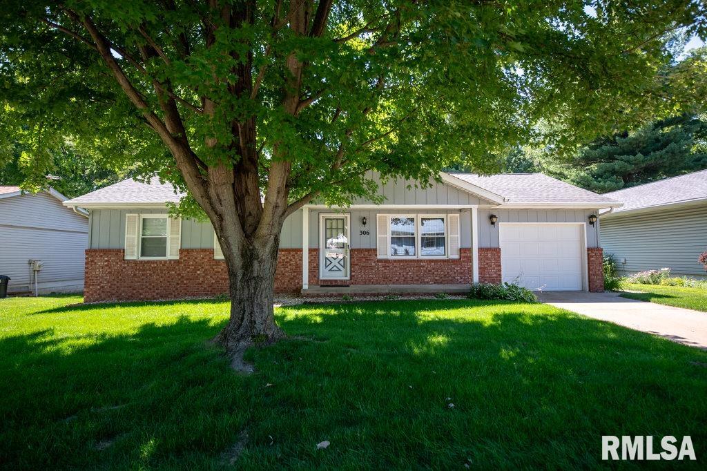 306 Sangamon Road Marquette Heights, IL 61554 - Photo 2 of 36