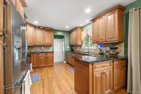 $749,999 | 7 Maple Avenue, Holbrook, NY 11741