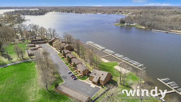 $879,000 | 5576 North Watervliet Road, Watervliet, MI 49098