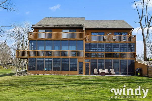 $879,000 | 5576 North Watervliet Road, Watervliet, MI 49098