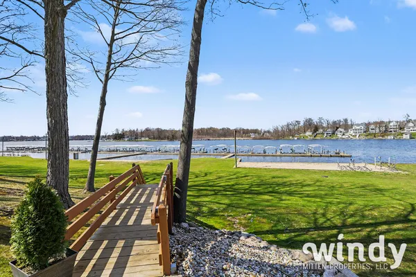 $879,000 | 5576 North Watervliet Road, Watervliet, MI 49098
