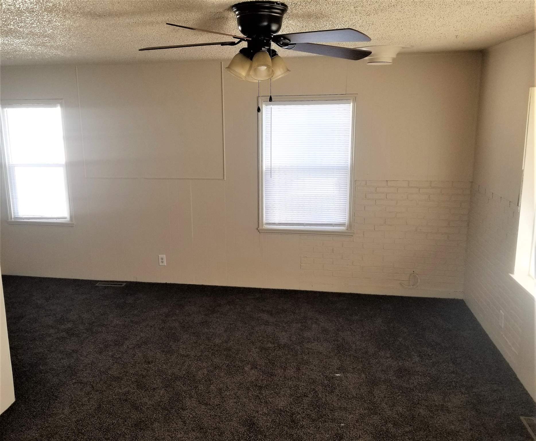 407 East Graves Road Spokane, WA 99218 - Photo 2 of 8