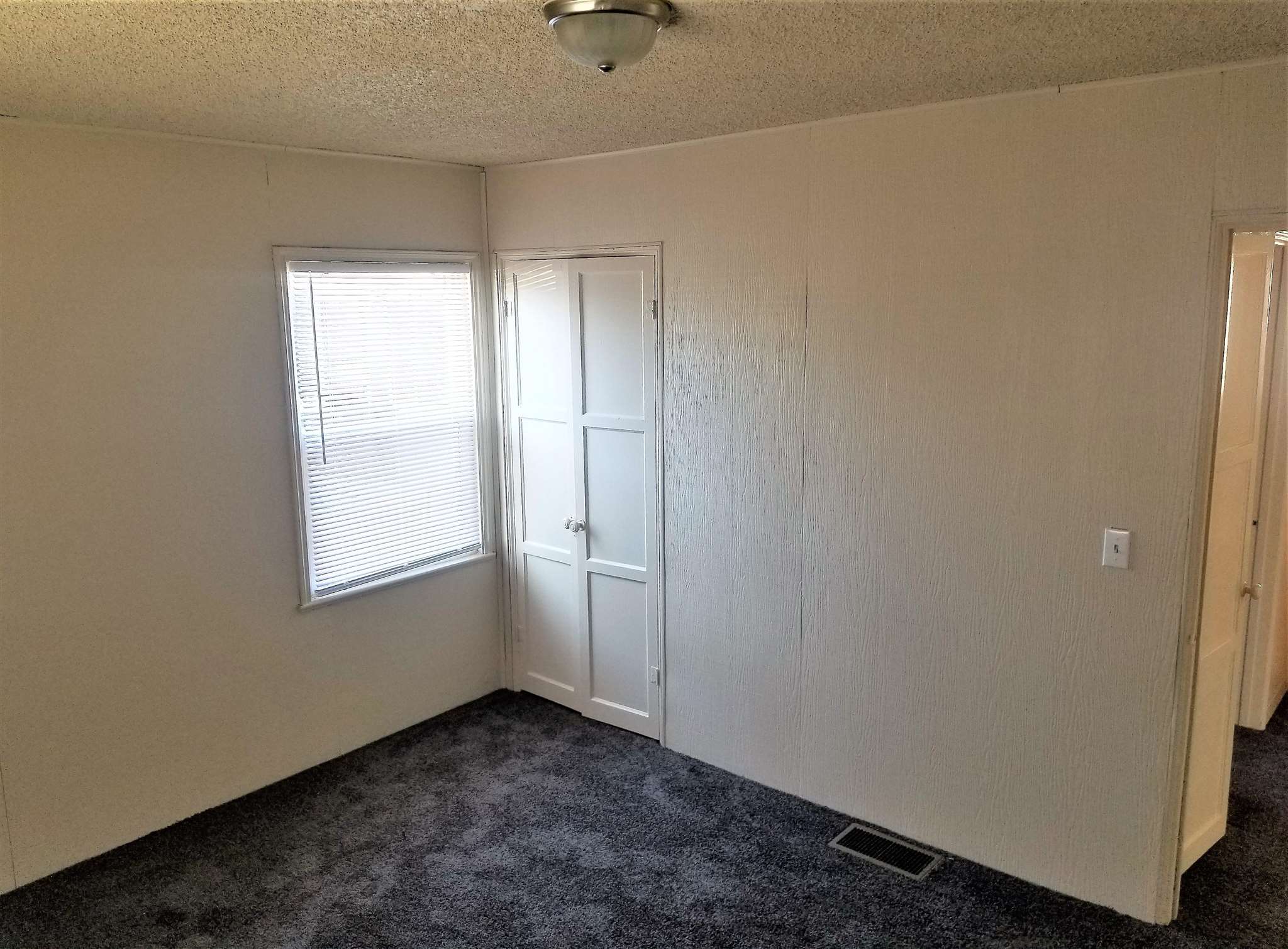 407 East Graves Road Spokane, WA 99218 - Photo 3 of 8