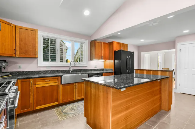 $2,400,000 | 28 Shore Road, West Harwich, MA 02671