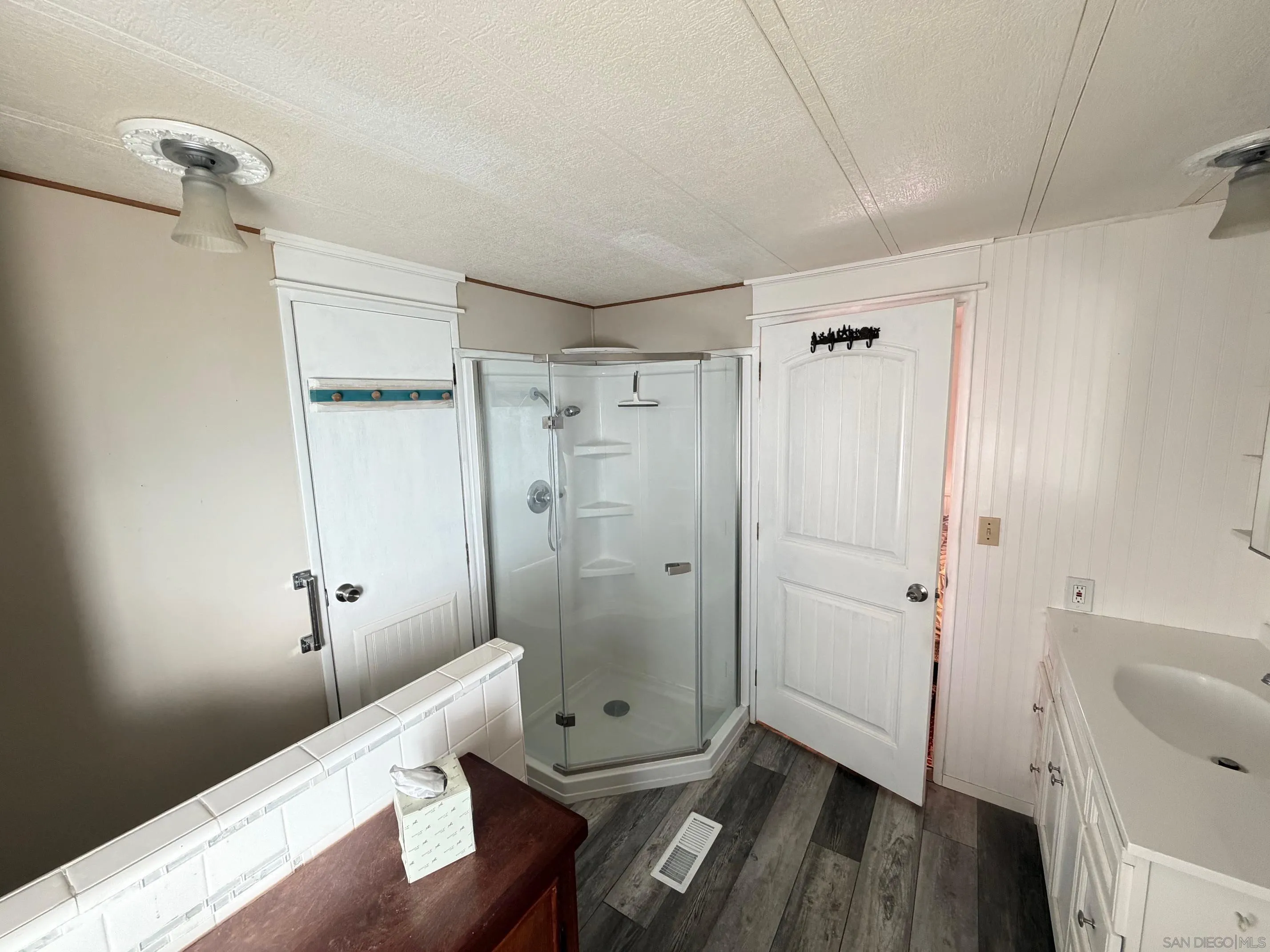 4886 Old Cliffs Road San Diego, CA 92120 - Photo 12 of 21 Primary Bath/Spa