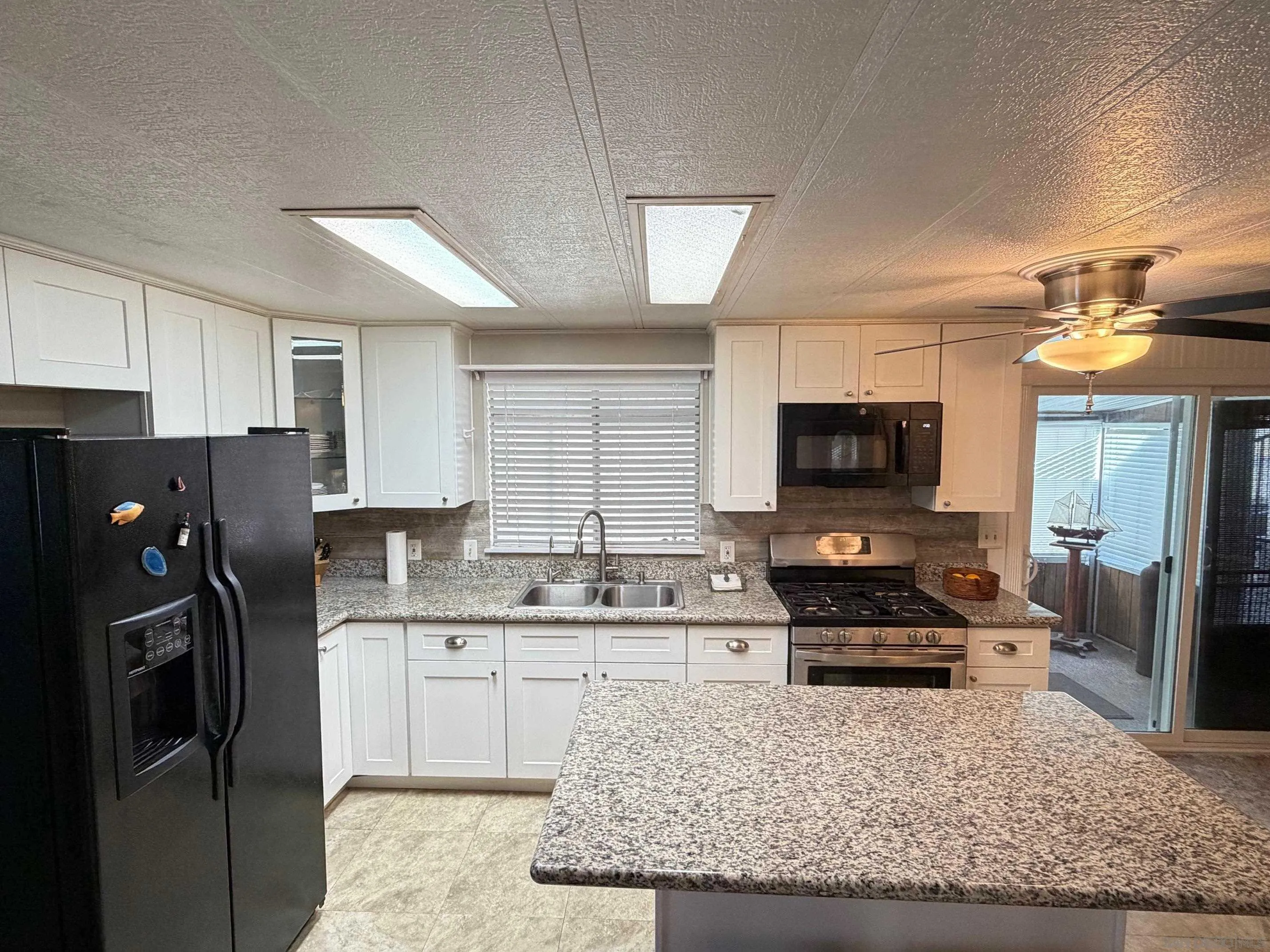 4886 Old Cliffs Road San Diego, CA 92120 - Photo 5 of 21 Kitchen