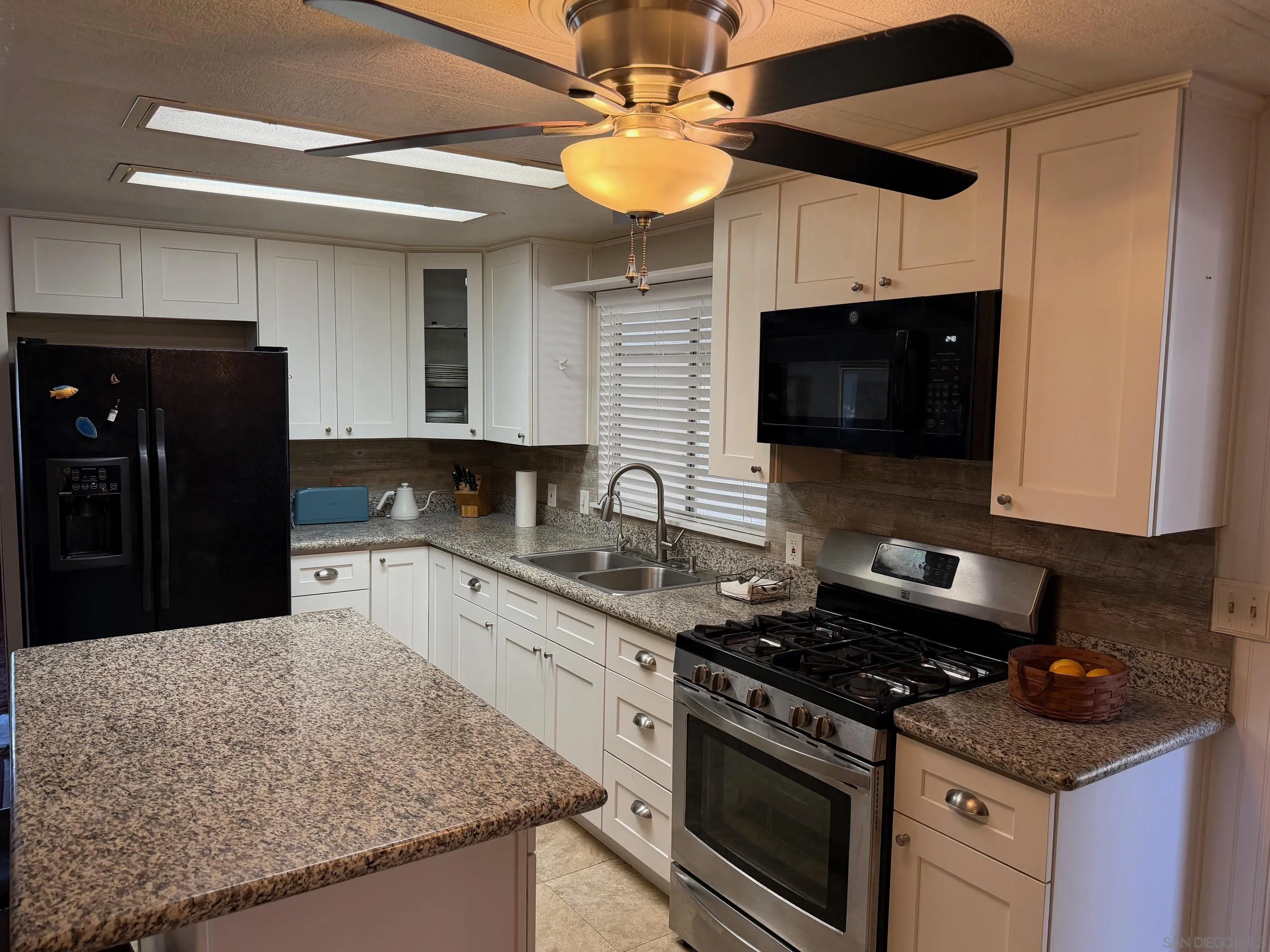 4886 Old Cliffs Road San Diego, CA 92120 - Photo 6 of 21 Kitchen