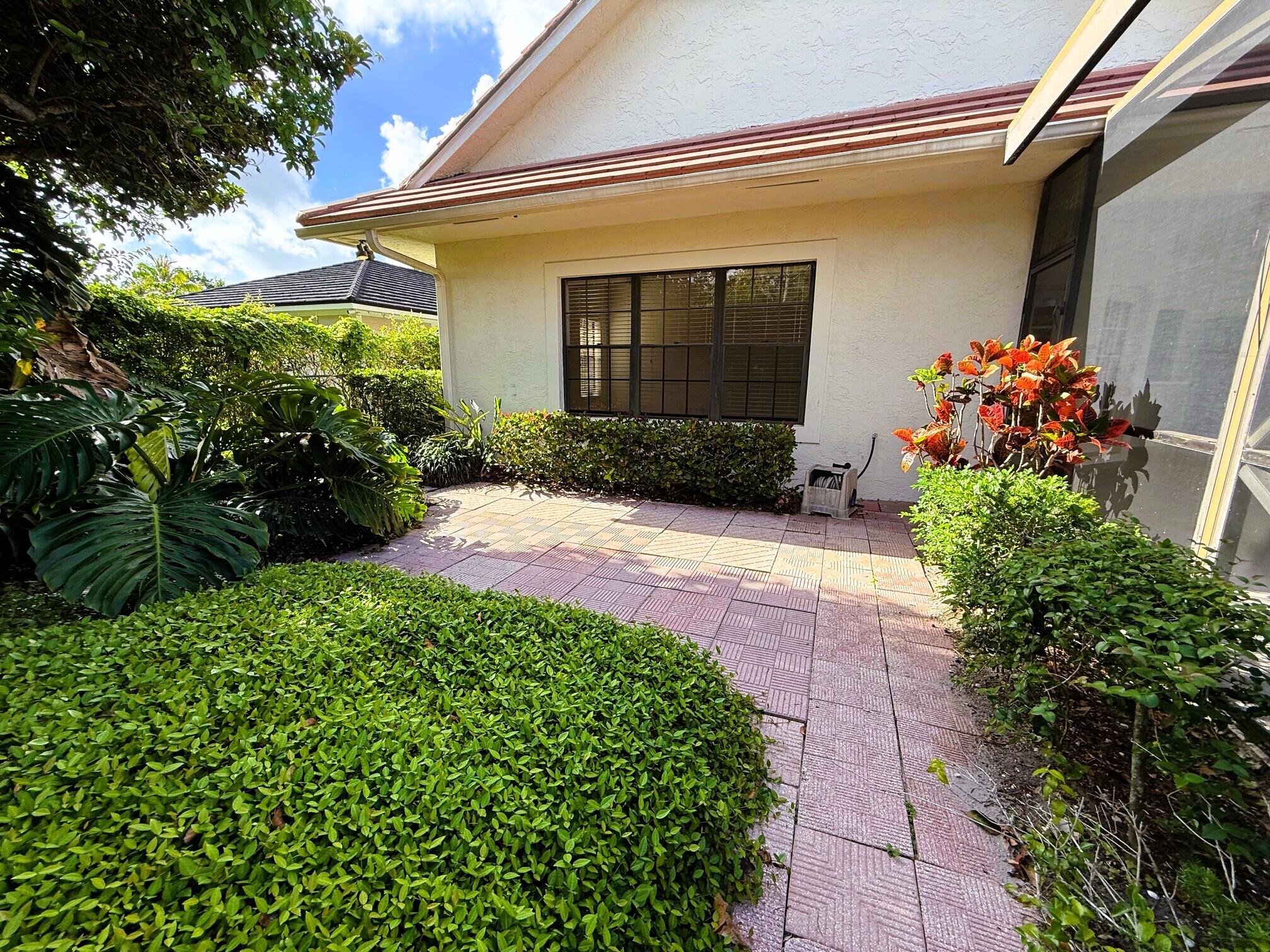 4 Lochwick Road Palm Beach Gardens, FL 33418 - Photo 32 of 35 Backyard