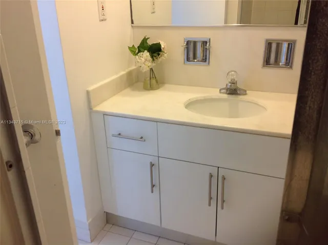 $1,025,000 | 5151 Collins Avenue, Unit 1119, Miami Beach, FL 33140