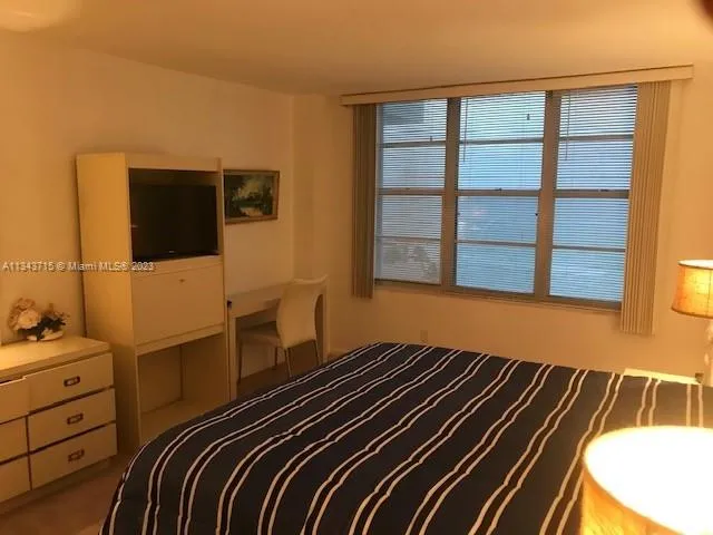 $1,025,000 | 5151 Collins Avenue, Unit 1119, Miami Beach, FL 33140