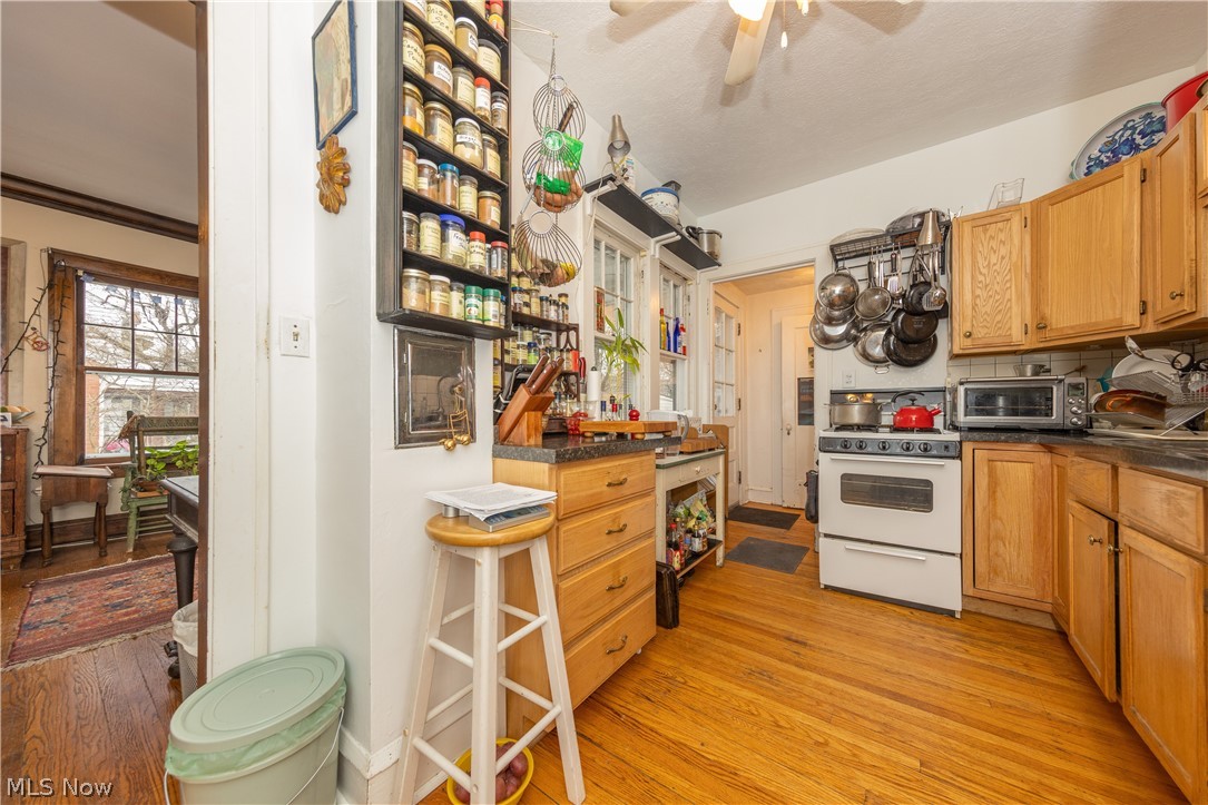 2471 Lee Road Cleveland, OH 44118 - Photo 22 of 35