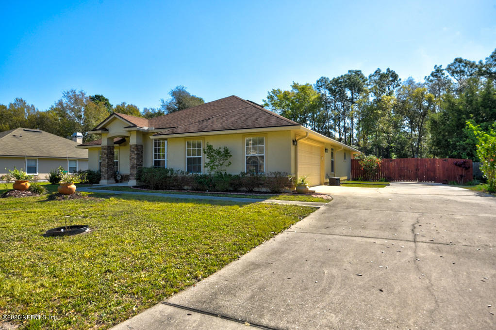 97071 Castle Ridge Drive Yulee, FL 32097 - Photo 2 of 26 a front view of a house with a yard