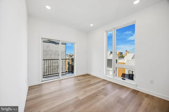 a view of livingroom with furniture