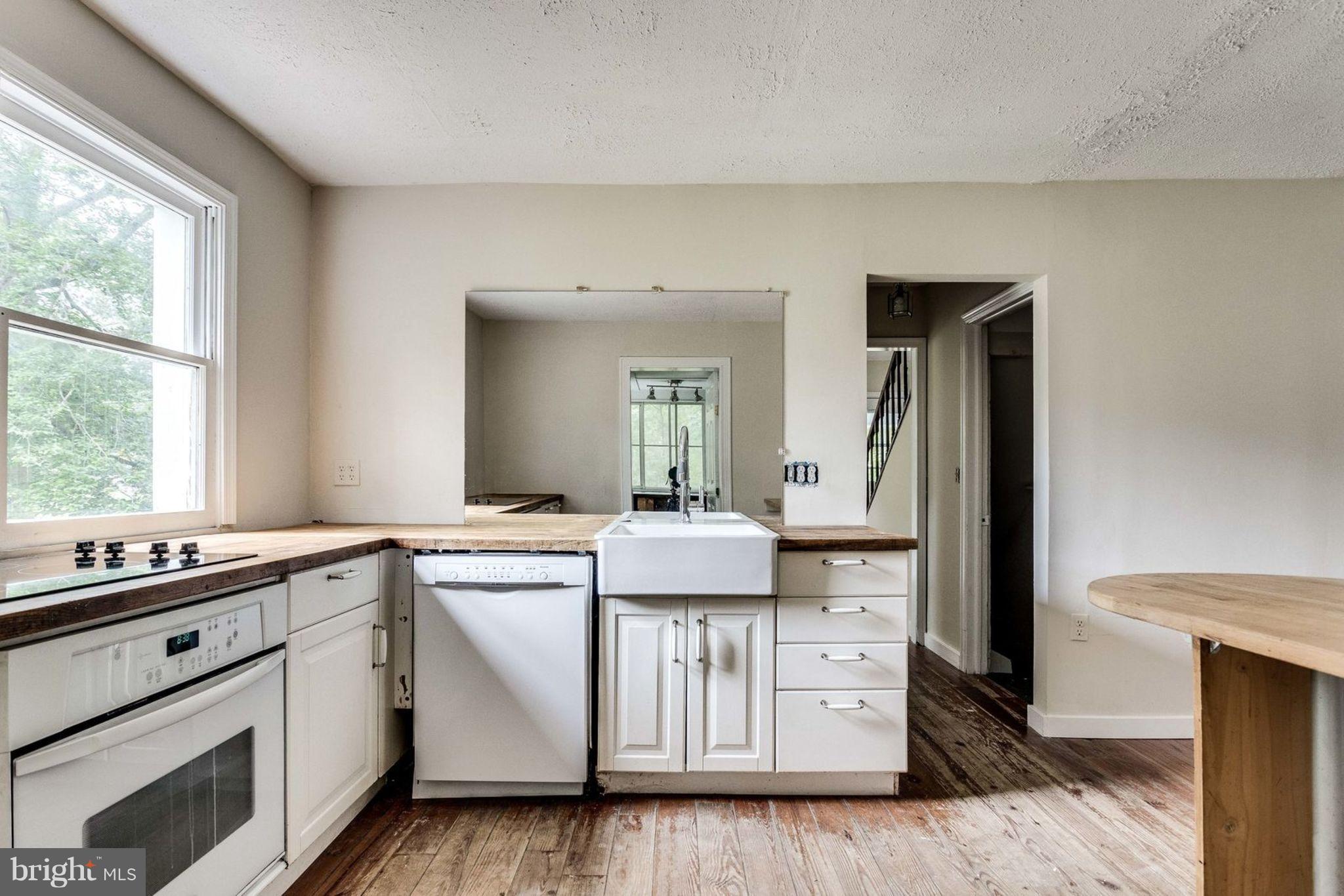 9204 Dangerfield Road Clinton, MD 20735 - Photo 4 of 28 Kitchen