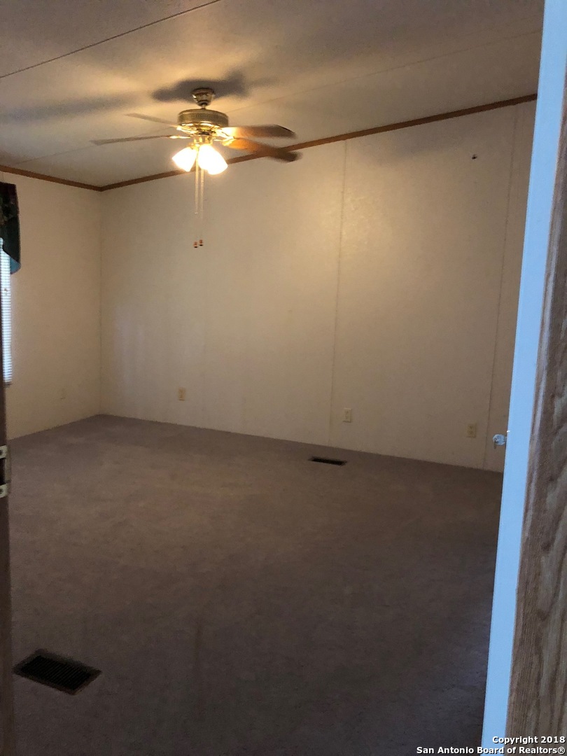 403 Los Indios Road Boerne, TX 78006 - Photo 10 of 20