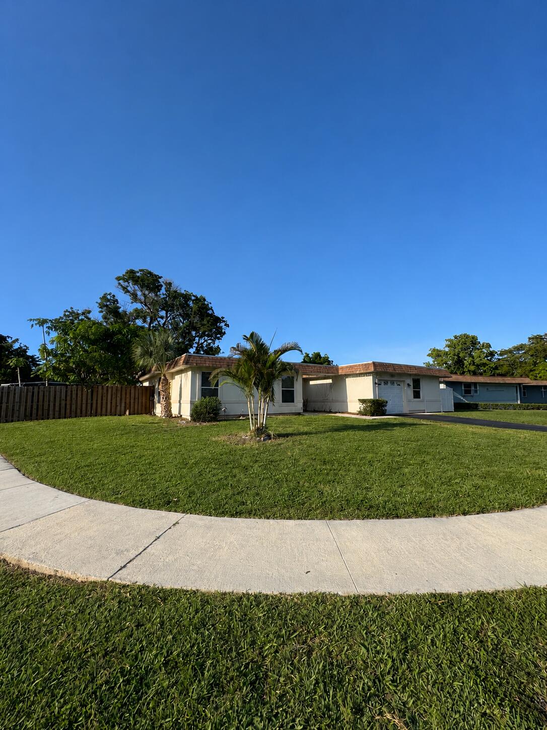 7816 Northwest 70th Terrace Tamarac, FL 33321 - Photo 4 of 37 08D3A2A0-EA63-4436-B0A1-D2FDEC04E23C
