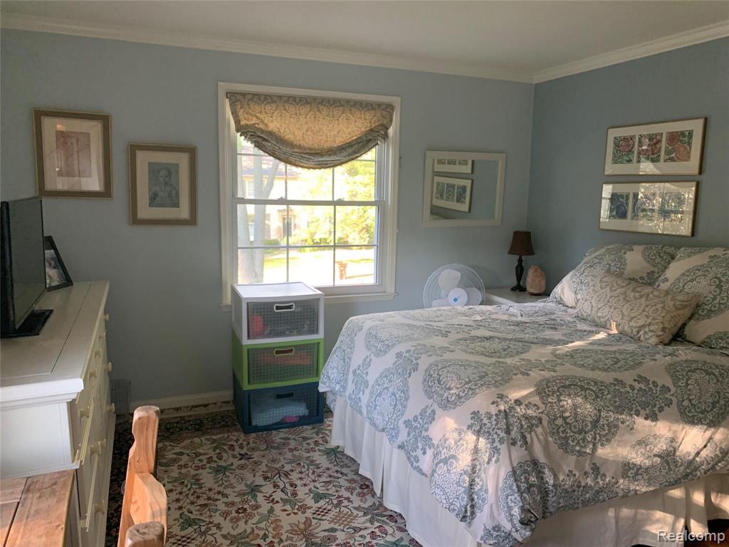 1901 Broadstone Road Grosse Pointe Woods, MI 48236 - Photo 12 of 22