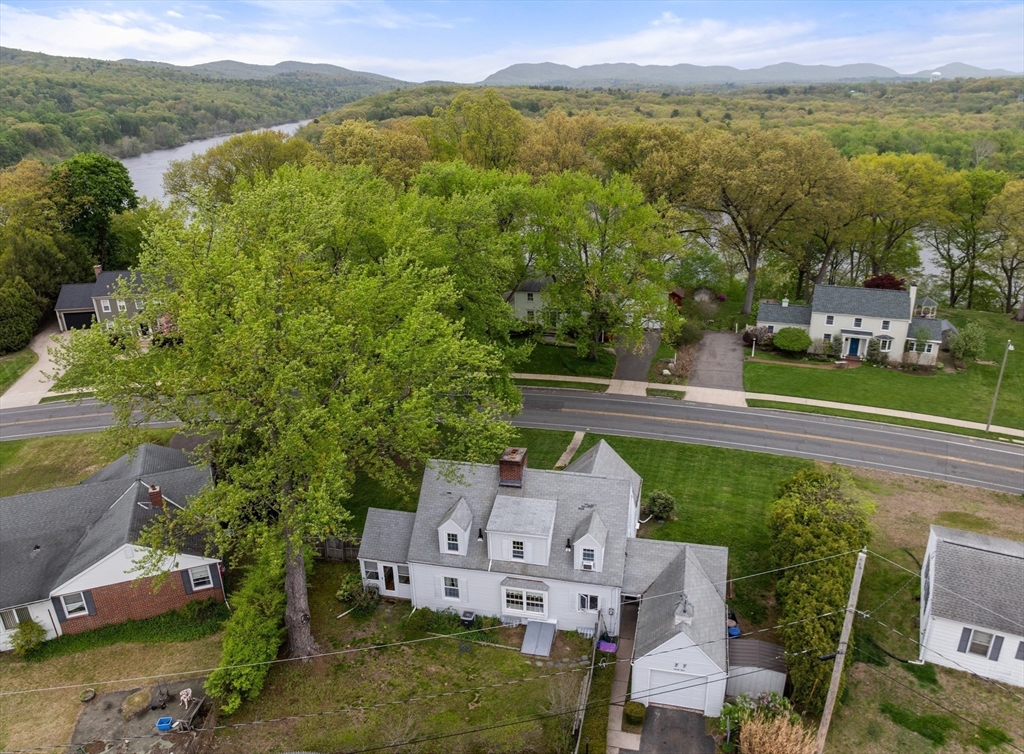 39 Pleasant Street Holyoke, MA 01040 - Photo 19 of 29