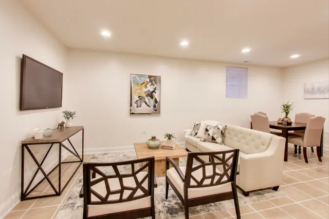 $1,750 | 6170 North Winchester Avenue, Unit G, Chicago, IL 60660