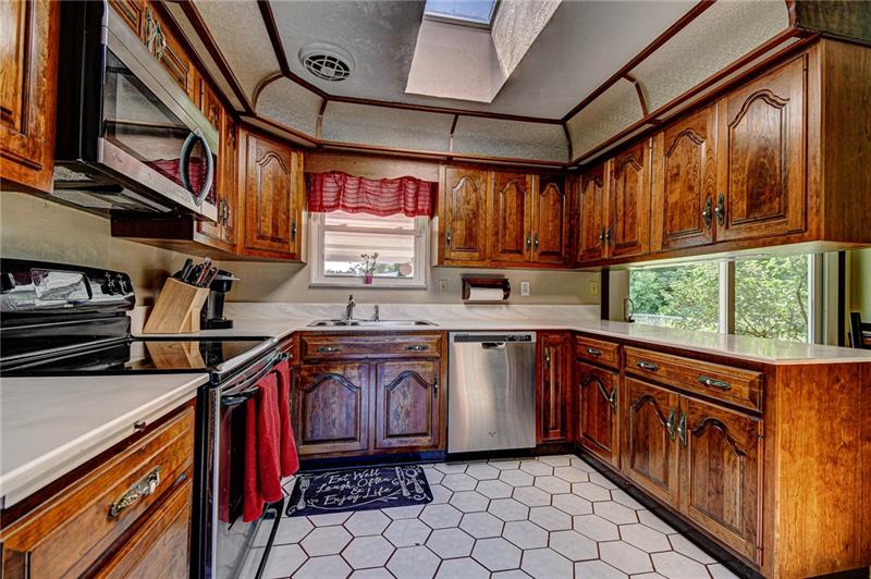 607 Winterberry Road Monroeville, PA 15146 - Photo 3 of 22 Gallery Image 3