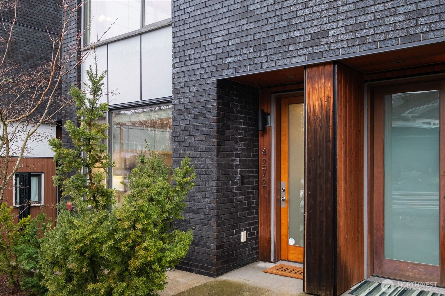 4272 Southwest Bradford Street Seattle, WA 98116 - Photo 4 of 28