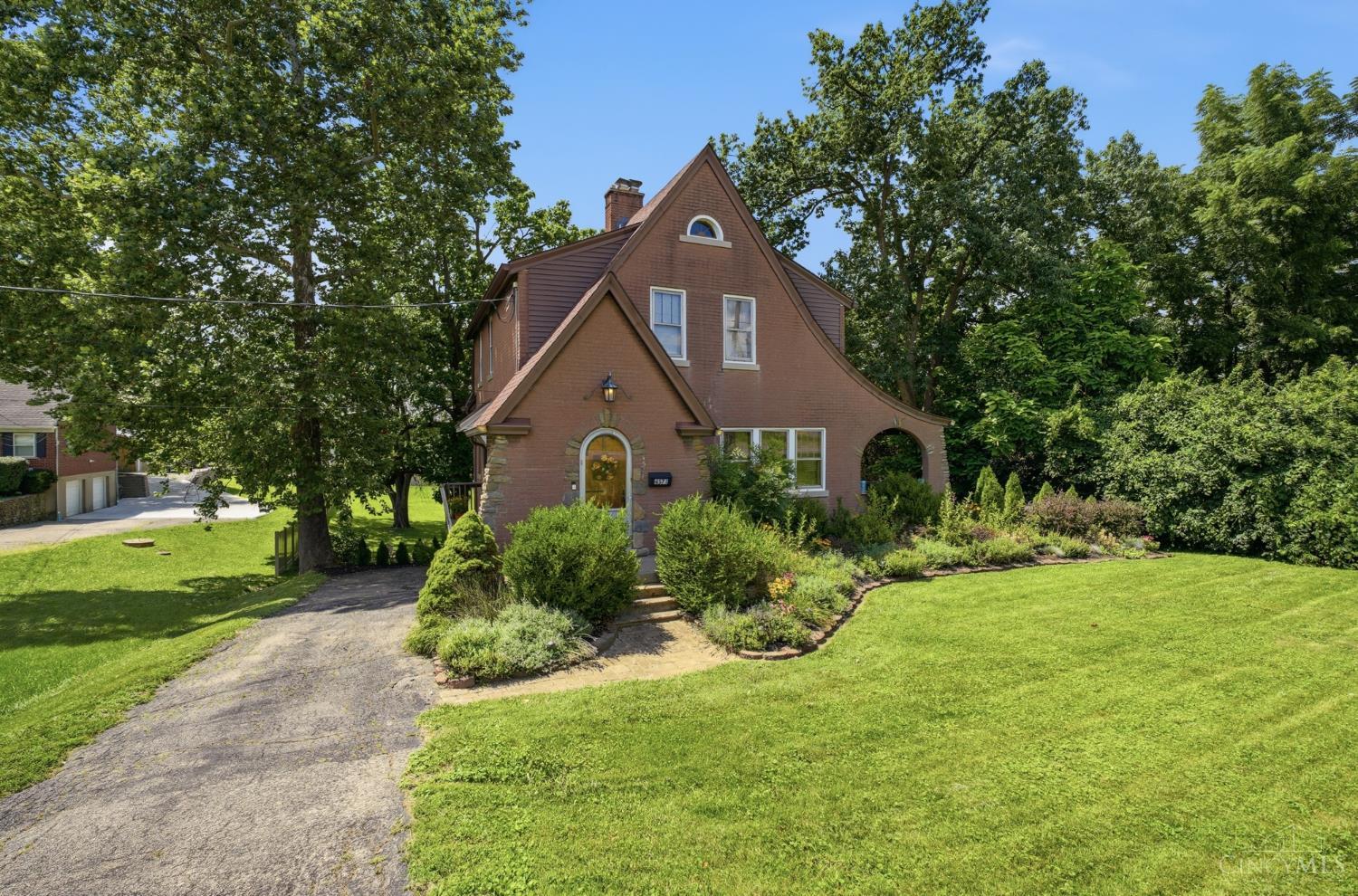 4571 North Bend Road Cincinnati, OH 45211 - Photo 4 of 33 Gallery Image 4