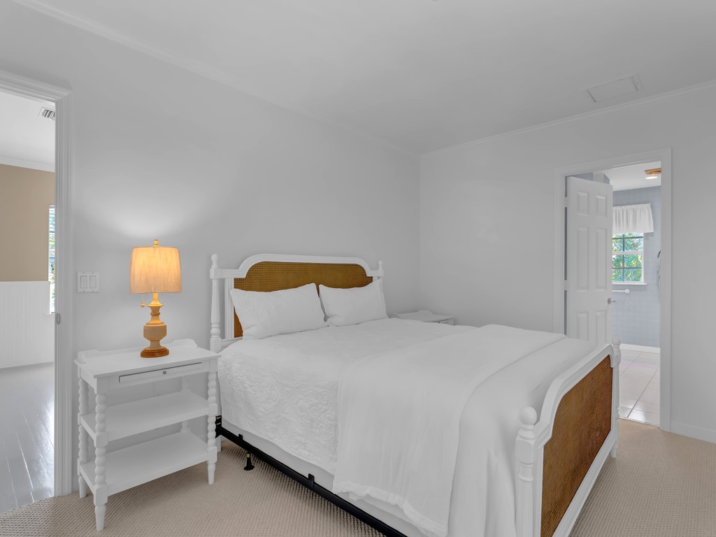 986 Riomar Drive Vero Beach, FL 32963 - Photo 33 of 36 a bedroom with a bed and a lamp