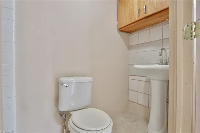 $285,000 | 2036 1st Avenue Southwest, Hickory, NC 28602