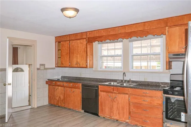 $285,000 | 2036 1st Avenue Southwest, Hickory, NC 28602