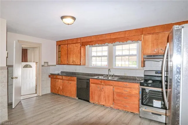 $285,000 | 2036 1st Avenue Southwest, Hickory, NC 28602