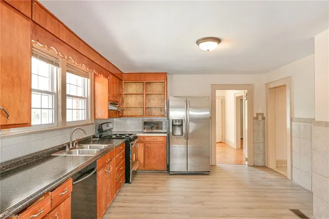 $285,000 | 2036 1st Avenue Southwest, Hickory, NC 28602