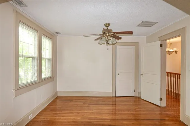 $285,000 | 2036 1st Avenue Southwest, Hickory, NC 28602