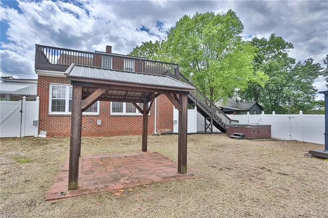 $285,000 | 2036 1st Avenue Southwest, Hickory, NC 28602