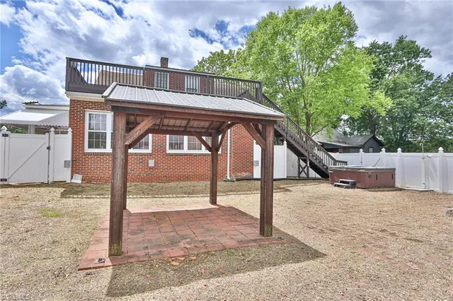 $285,000 | 2036 1st Avenue Southwest, Hickory, NC 28602