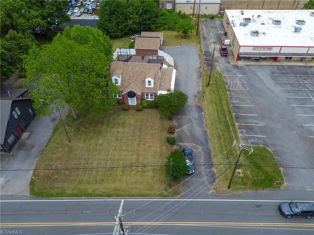 $285,000 | 2036 1st Avenue Southwest, Hickory, NC 28602