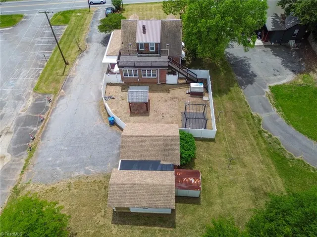 $285,000 | 2036 1st Avenue Southwest, Hickory, NC 28602