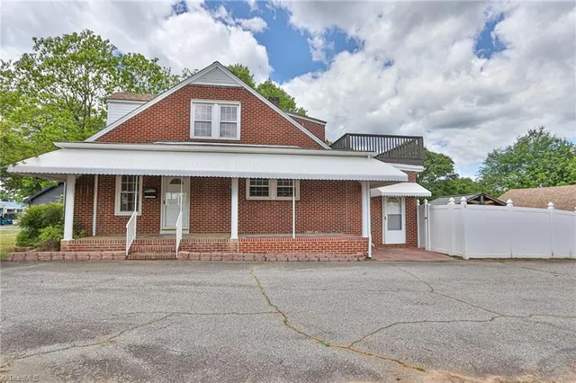 $285,000 | 2036 1st Avenue Southwest, Hickory, NC 28602