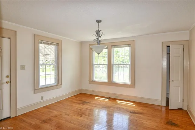 $285,000 | 2036 1st Avenue Southwest, Hickory, NC 28602